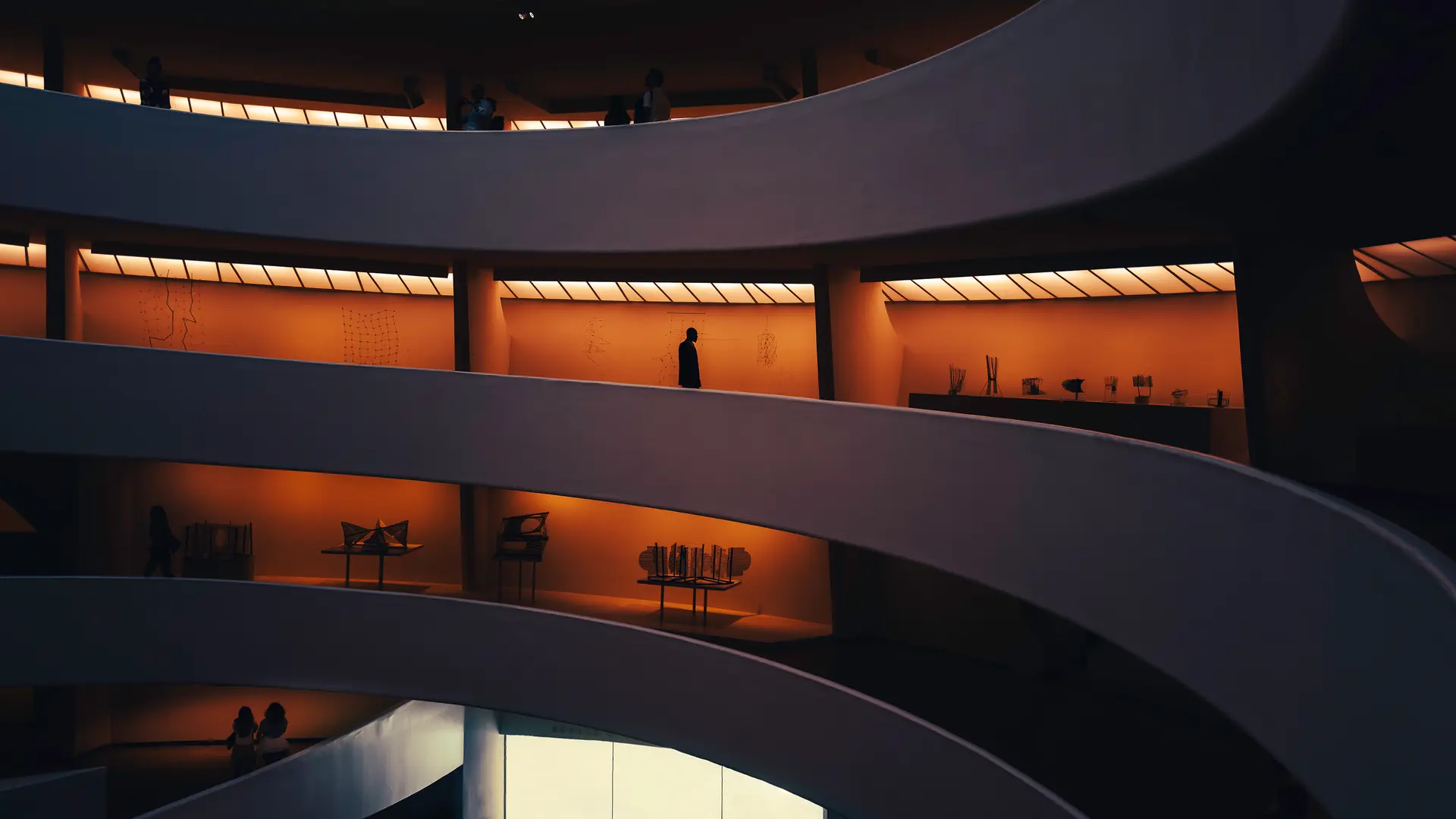 Man in a Gallerie