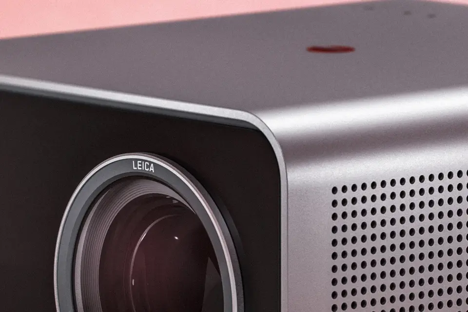 Side cut-out of the Leica Cine Play 1.