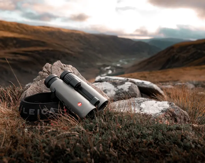 Leica-binoculars-Noctivid-8x42-lying-on-a-stone-in-the-Scottish-Highlands