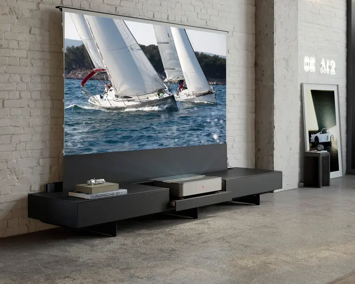 Leica Cine 1 on TV Low Board showing sailing boats on screen. 
