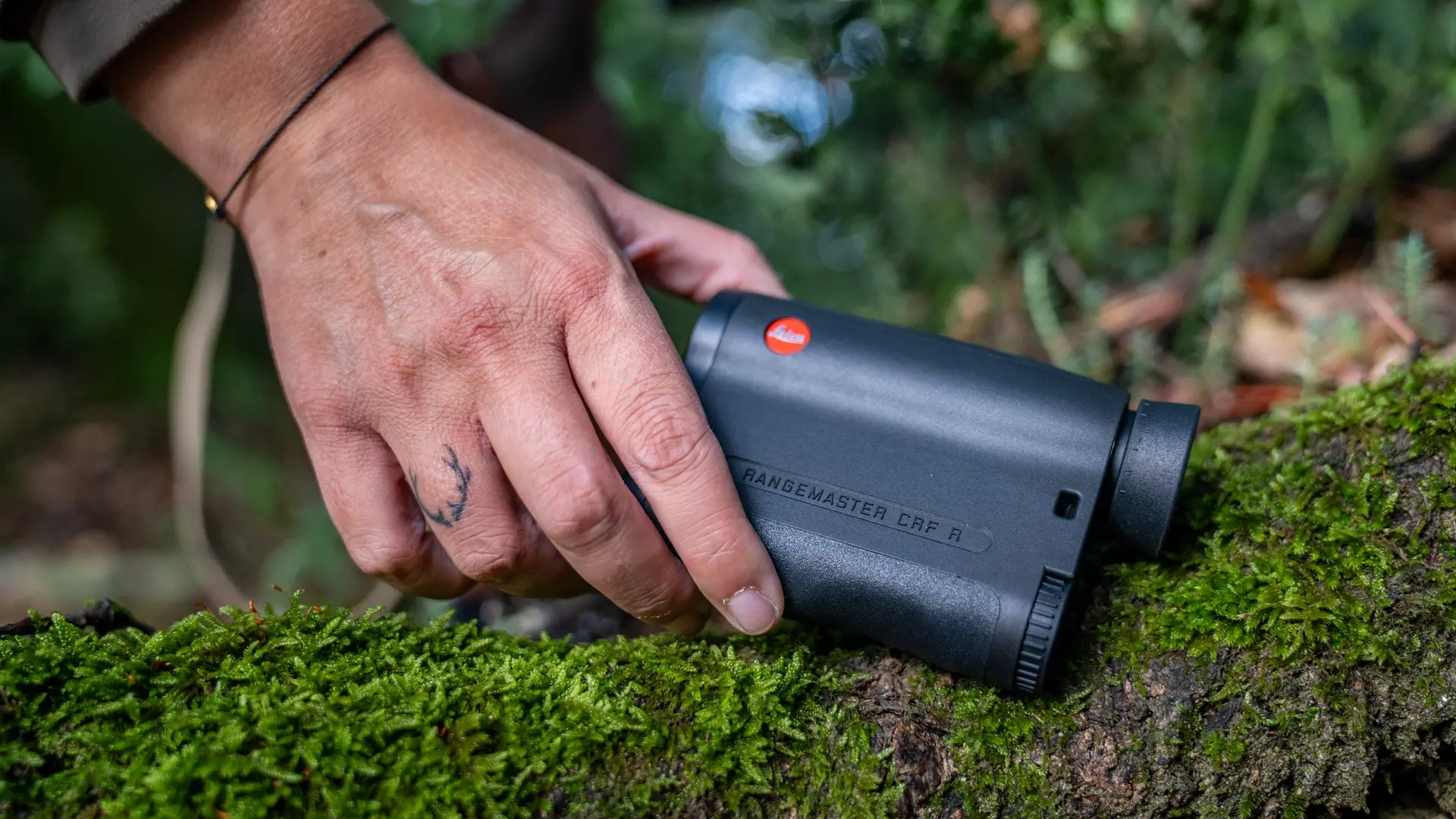 leica-rangemaster_crf-r_hero-content-03
