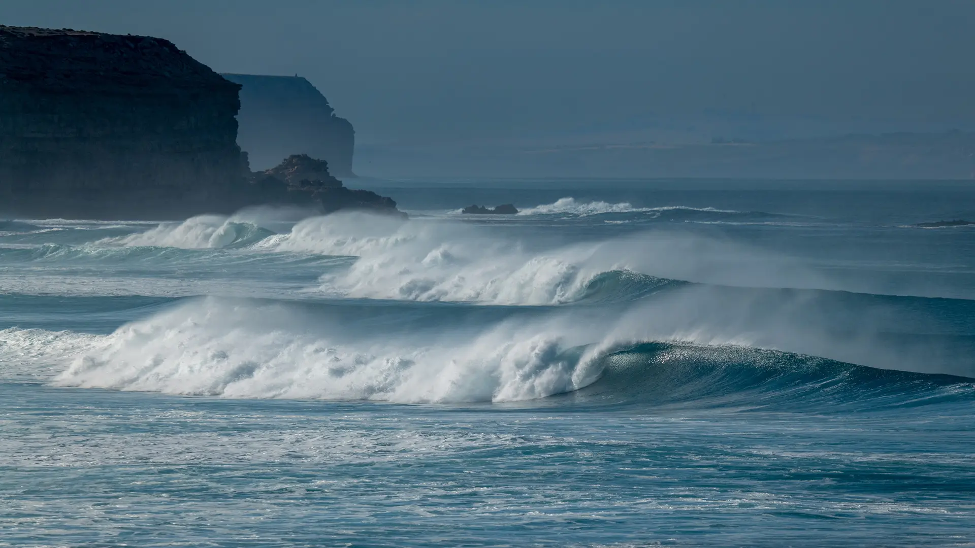 Ocean with high waves